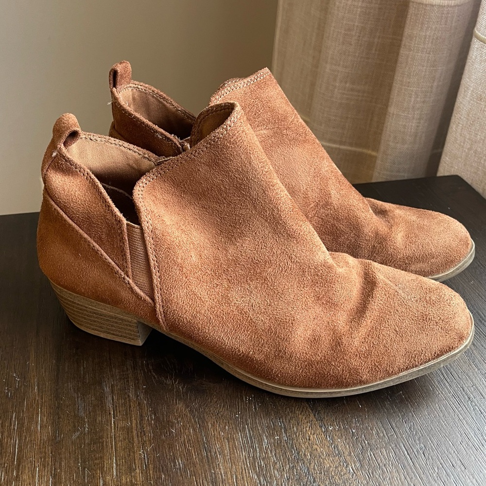 Women’s booties size 8.5